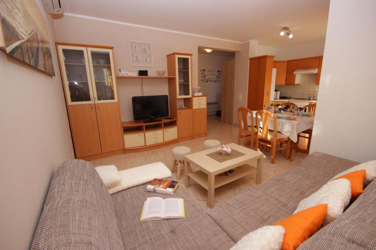 Apartment Ely Rabac Exterior photo