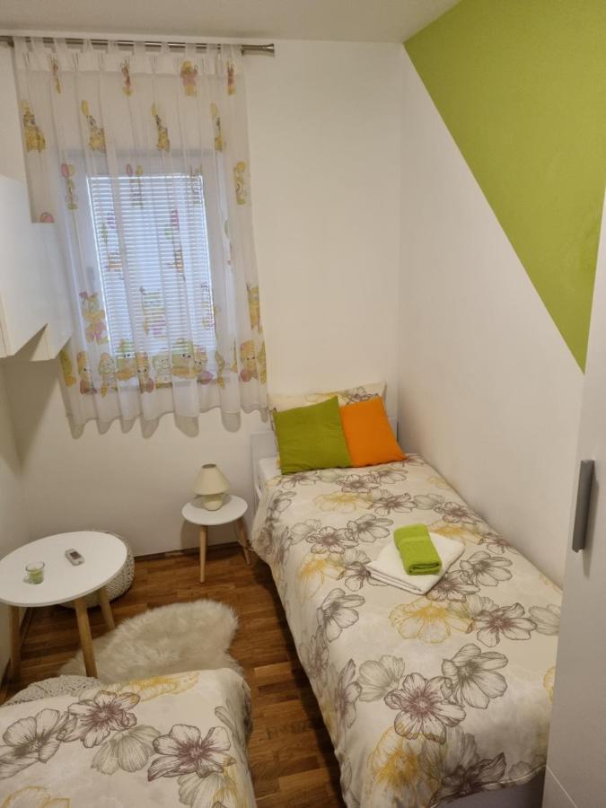 Apartment Ely Rabac Exterior photo